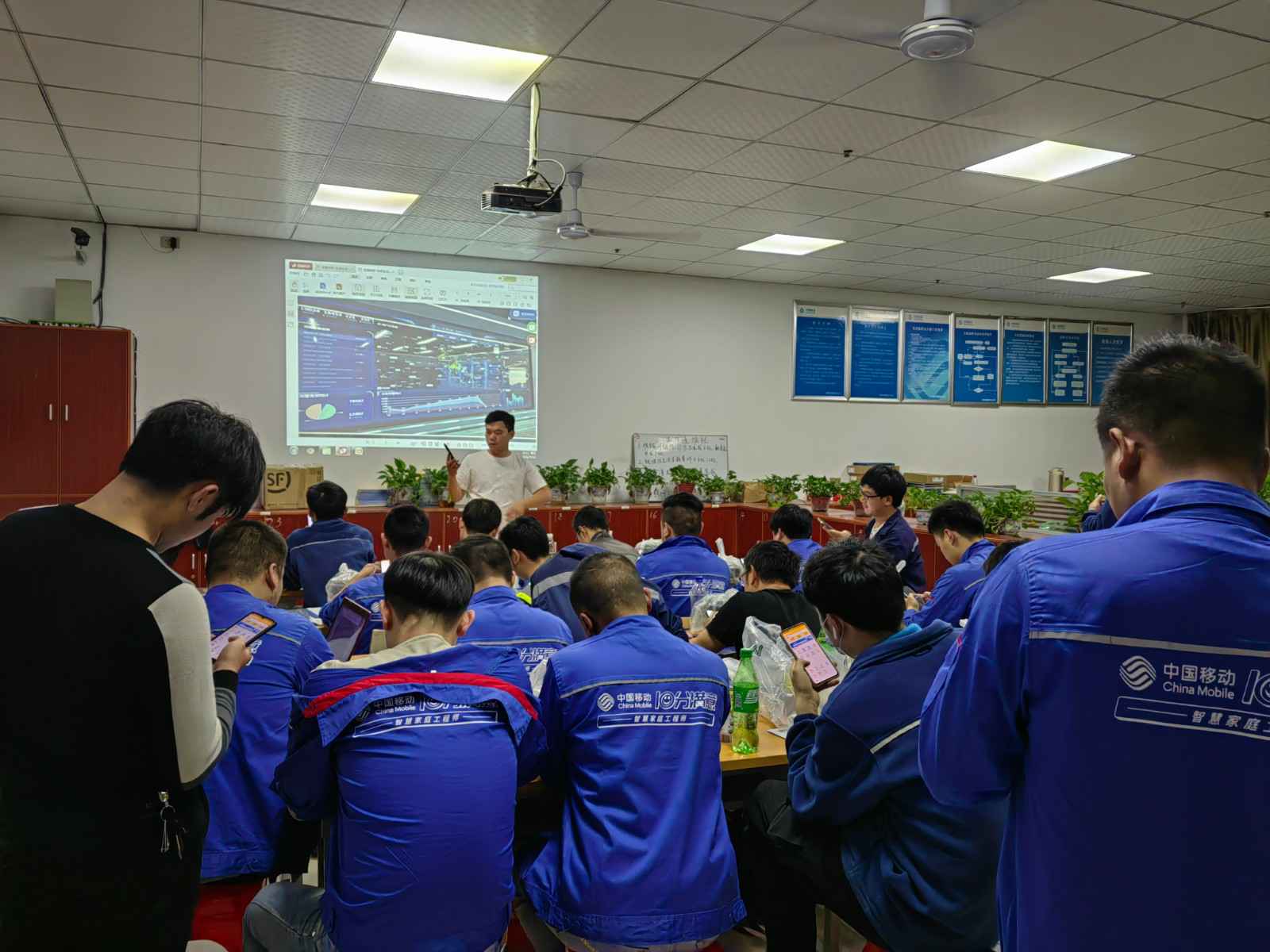 重庆翰林电子合同服务有限公司为中移铁通有限公司安全用电培训